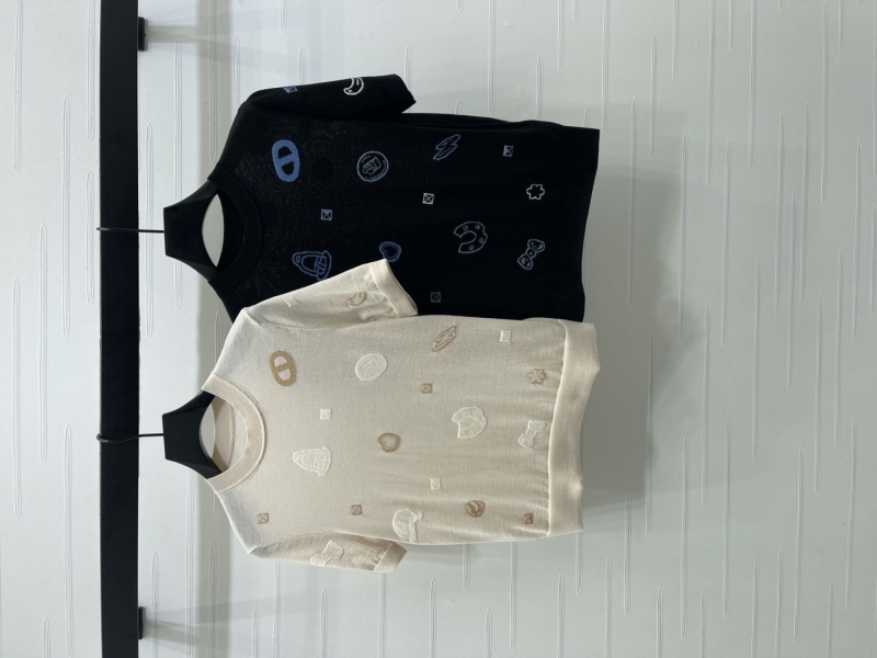 H**me5 sweaters